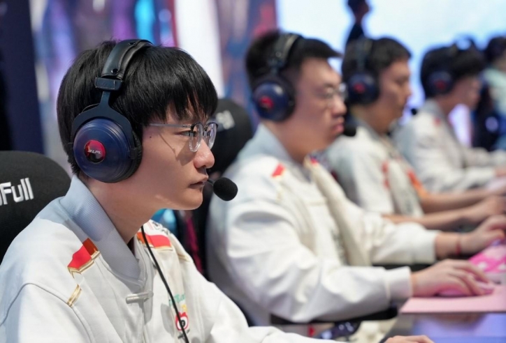 Mất vé MSI, cựu vương CKTG suy sụp tới mức nhập viện