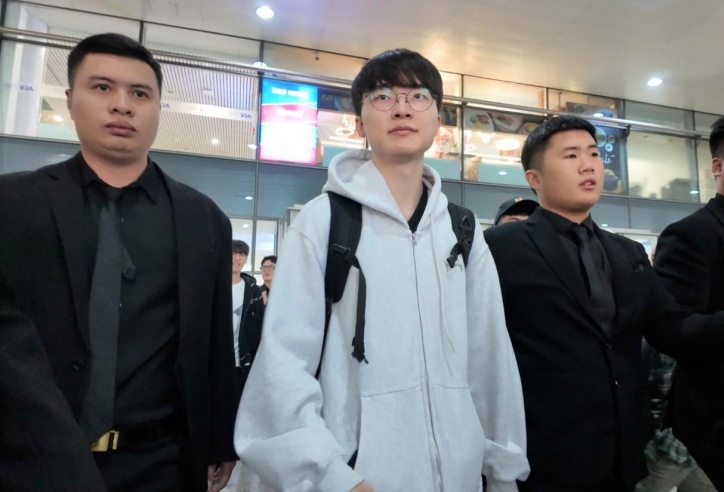 Nhìn cách Faker được chào đón tại Việt Nam, fan Hàn không khỏi chạnh lòng vì một điều