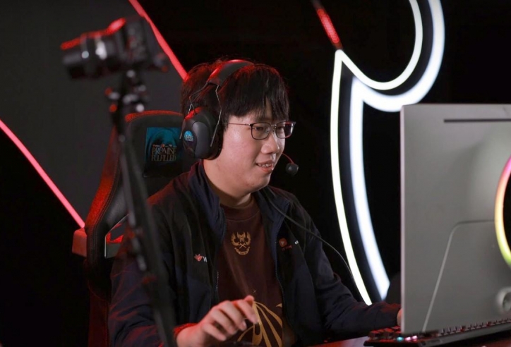 Kiaya lên tiếng đứng về phía Thầy Giáo Ba sau loạt drama của sự kiện T1 đến Việt Nam