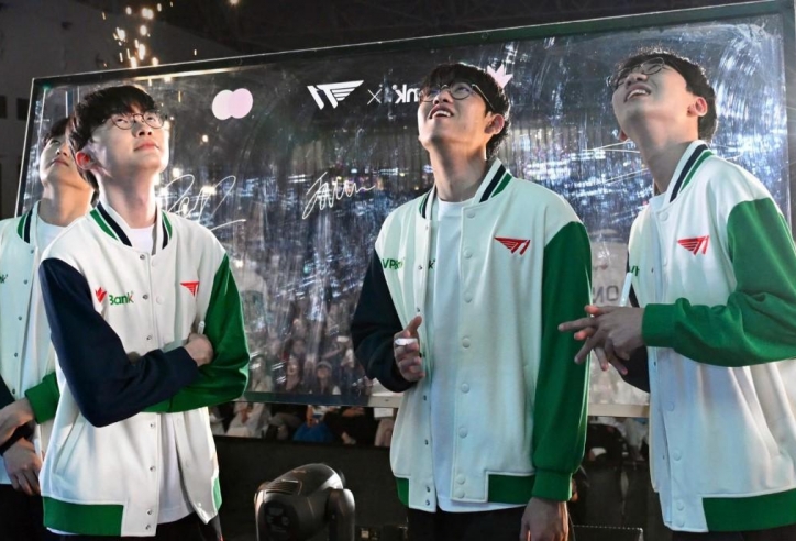 Về tới Hàn Quốc, siêu sao T1 vẫn vương vấn ẩm thực Việt Nam