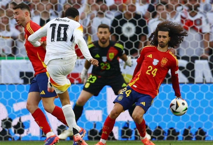 Cucurella: 'Tôi sợ tè ra quần khi để bóng chạm tay tại Euro 2024'