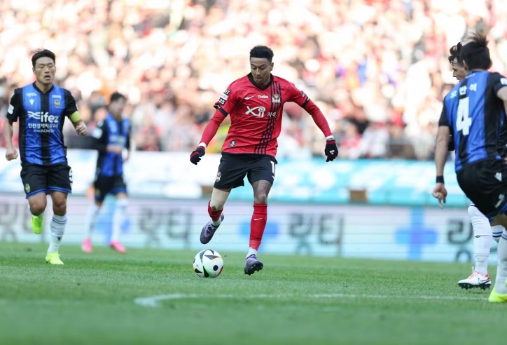 Cựu sao MU tạo cơn sốt khó tin, CĐV xếp hàng 4 tiếng chỉ để làm 1 điều