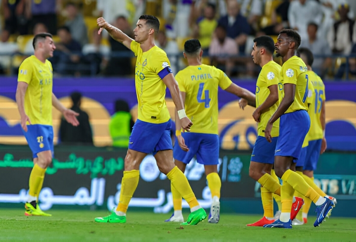'Người hùng' Real bị Ronaldo cám dỗ, vượt ngàn dặm gia nhập Al Nassr