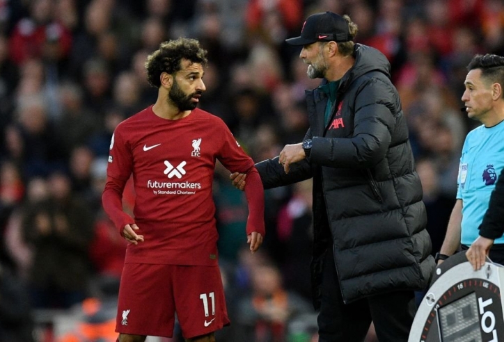 Bắt chước Kepa, Salah từ chối rời sân thay người?