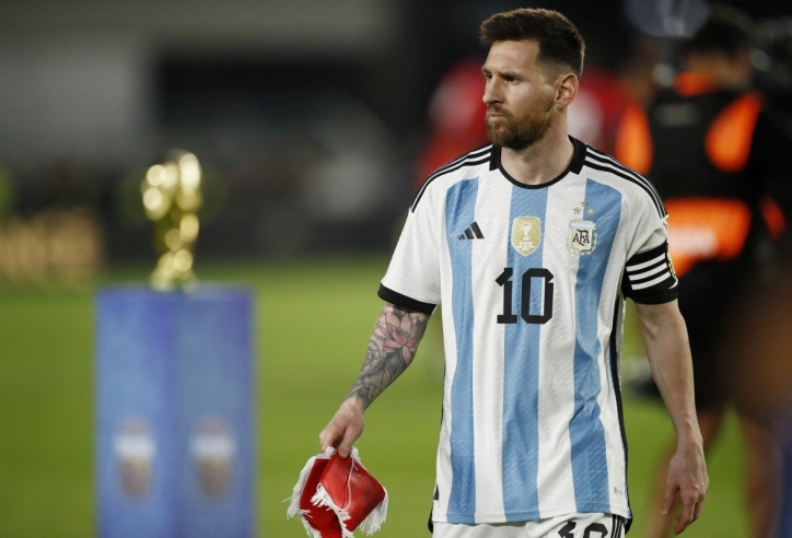 Trận đấu kết thúc, cầu thủ Panama vẫn không ‘buông tha’ Messi