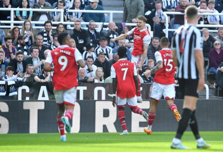 Odegaard tỏa sáng, Arsenal xuất sắc giành 3 điểm trước Newcastle