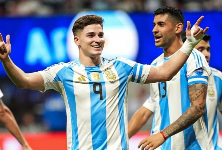 Julian Alvarez kêu gọi 'máy chém' Argentina gia nhập Atletico Madrid