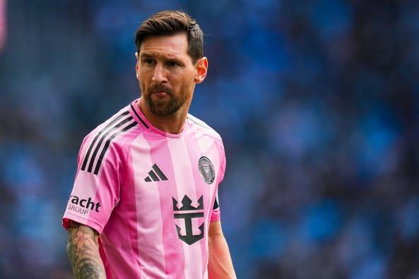 Lionel Messi được vinh danh là cầu thủ vĩ đại nhất lịch sử bóng đá