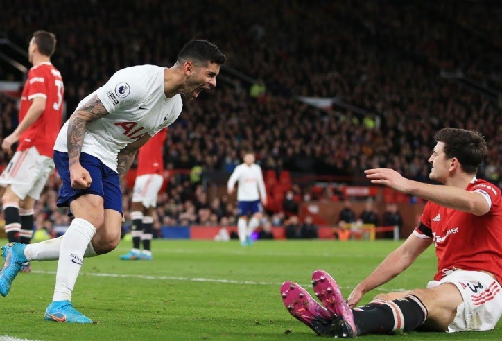 Harry Maguire và Cristian Romero va chạm sau trận chung kết Europa League