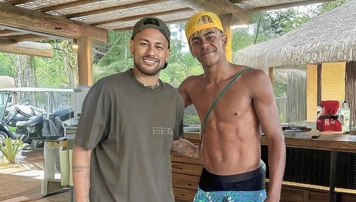 Lamine Yamal tụ tập cùng Neymar, CĐM lập tức lên tiếng cảnh báo