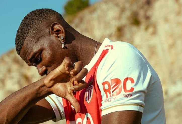 Paul Pogba bật khóc nức nở khi gia nhập đội bóng mới