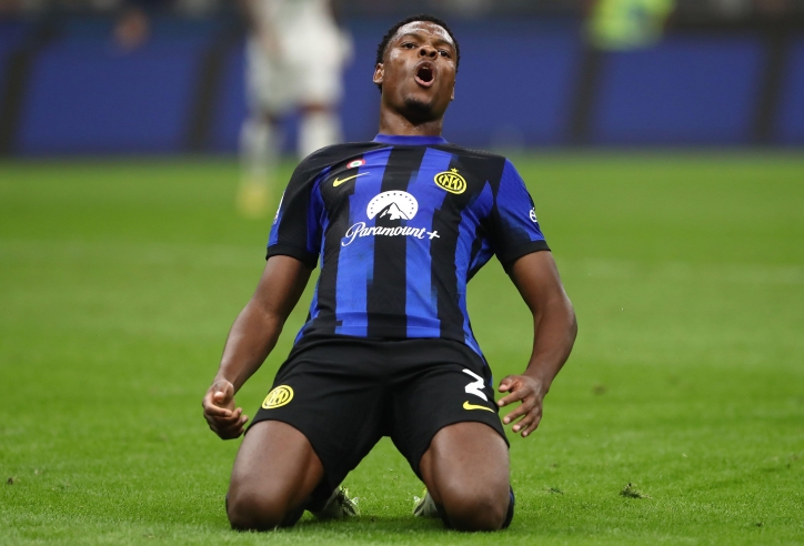 Man City quyết giành sao Hà Lan với Barcelona, MU