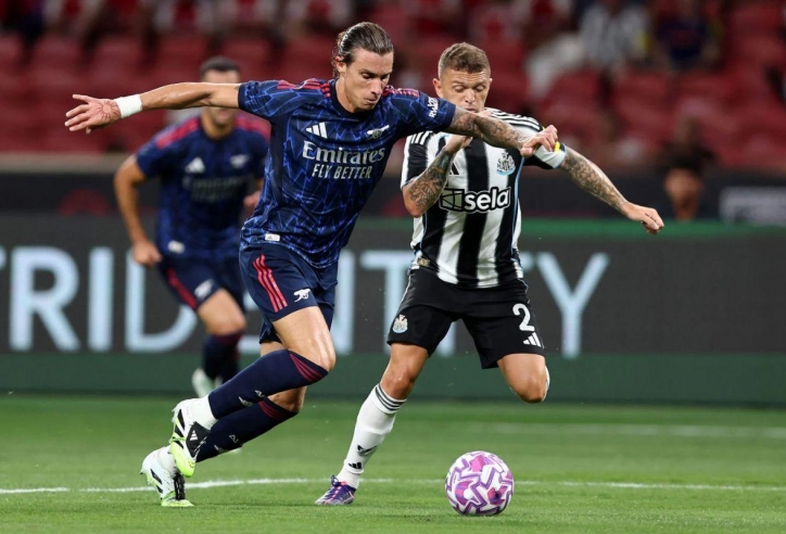 Arsenal lại đón tin dữ từ hàng thủ