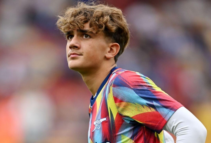 Thần đồng 15 tuổi chính thức ra mắt Arsenal, tiết lộ cảm xúc đặc biệt