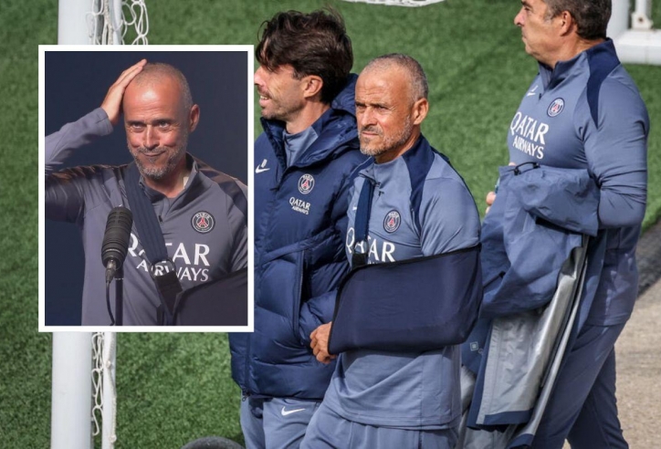 HLV Luis Enrique tái xuất với diện mạo khác lạ sau chấn thương