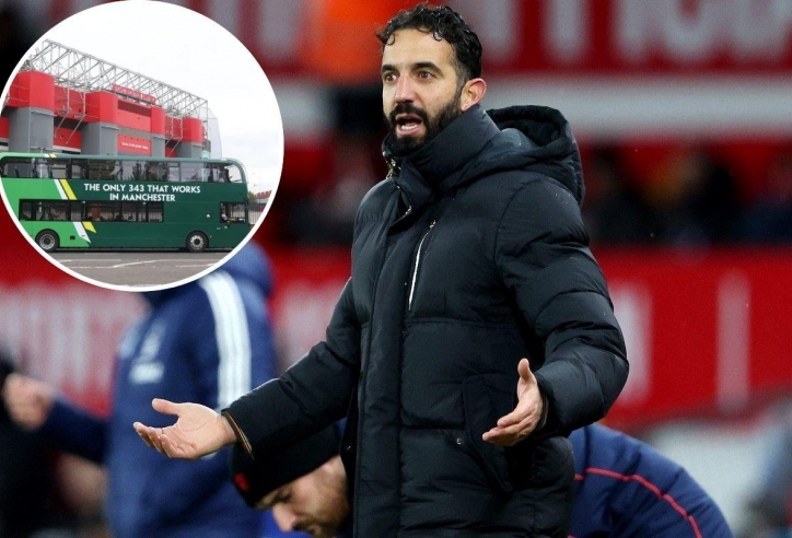 Đến cả xe buýt cũng mỉa mai Amorim