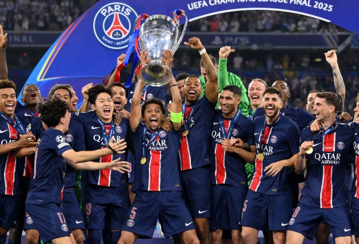 PSG vừa dự gala Quả bóng vàng vừa đá siêu kinh điển Pháp
