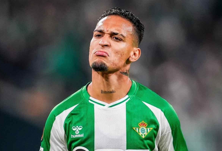 Antony tiếp tục tỏa sáng trước Lyon