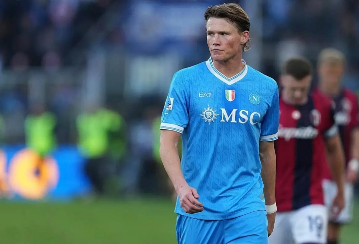 Scott McTominay gặp sự cố máy bay tại Ý