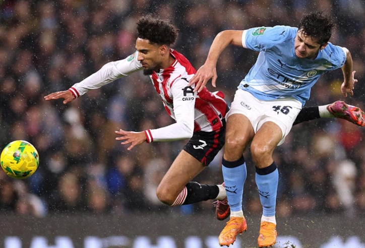 Sao Man City lẽ ra phải bị đuổi ở Carabao Cup 2025/26
