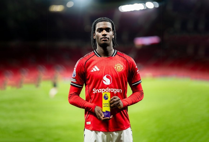 Ayden Heaven: Thần đồng 2006 cứu rỗi MU trước Newcastle