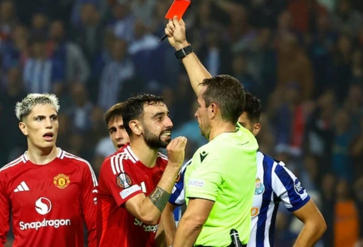 Maguire hóa người hùng, MU hòa chật vật Porto