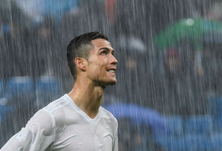 Ngày buồn của Ronaldo: Tìm đường 'về nhà' cũng bị đuổi cổ ngay từ cửa