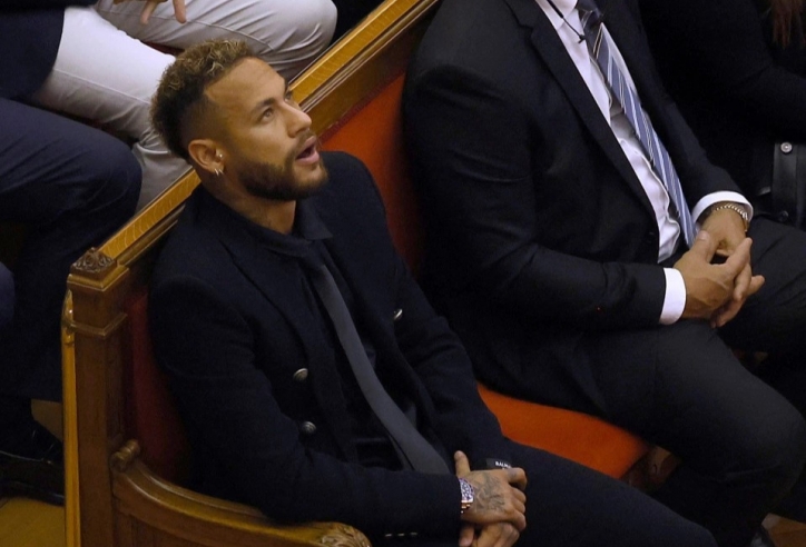 Neymar trở về Barcelona, đối diện án tù hủy hoại sự nghiệp