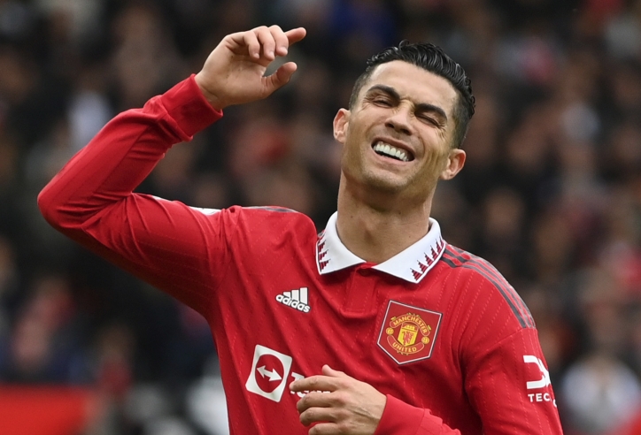 Huyền thoại Liverpool châm chọc Ronaldo vì vô ơn với MU