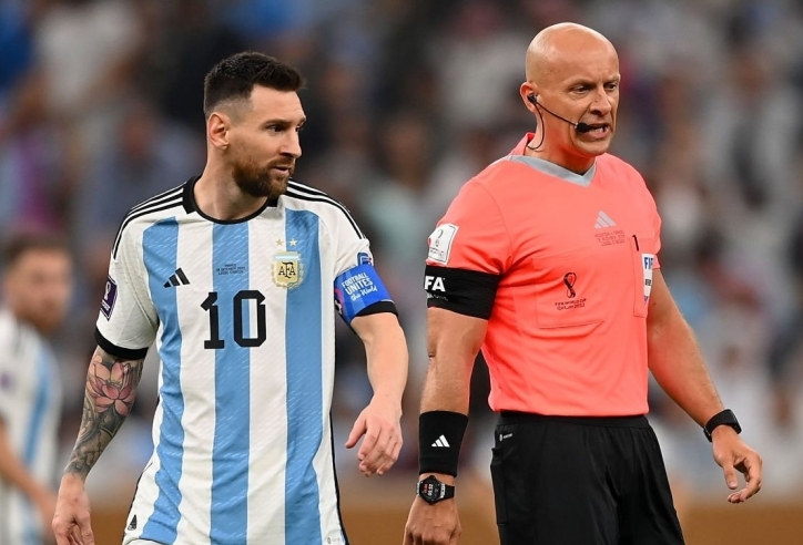 Trọng tài chính thức lên tiếng về bàn thắng bị nghi phạm luật của Messi