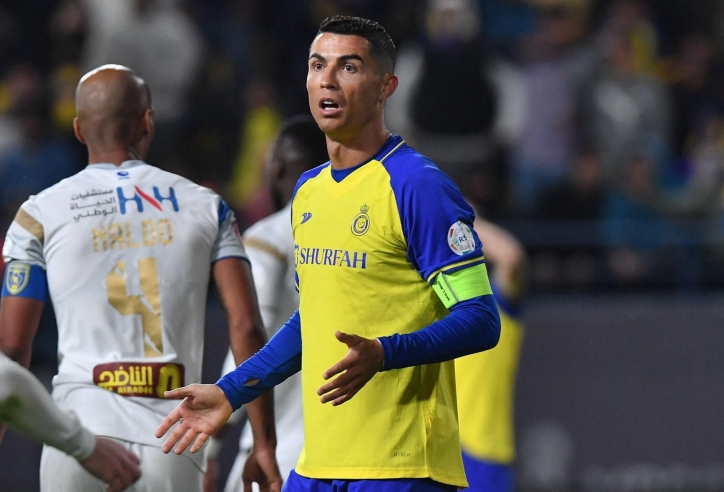 Ghi 3 bàn bù giờ, Ronaldo cùng Al Nassr thoát thua đội bét bảng