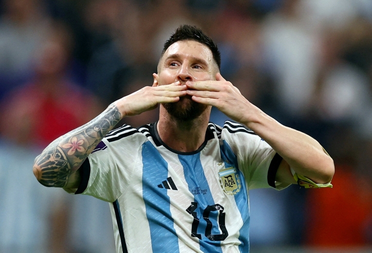 Messi nói 'lời gan ruột' khi nhận quà độc bất ngờ từ 'người đặc biệt'