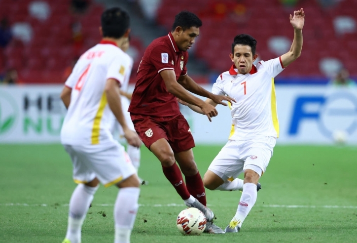 ĐT Việt Nam nhận 'cú sốc' từ FIFA, bị Thái Lan 'phả hơi nóng'