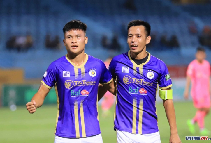 Văn Quyết tỏa sáng giúp Hà Nội FC 'leo' lên ngôi đầu bảng