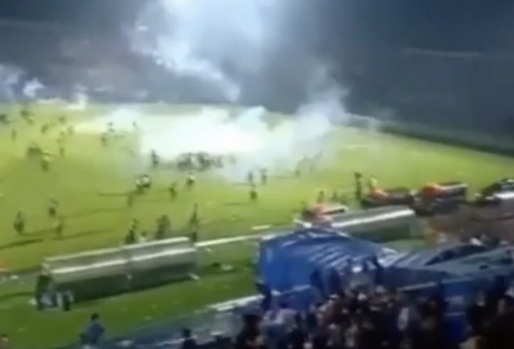 VIDEO: Cận cảnh 'ngày tang thương nhất của bóng đá Indonesia'