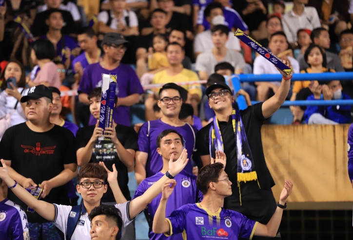 VIDEO: Chạm một tay vào chức vô địch, Hà Nội FC làm điều đặc biệt với CĐV