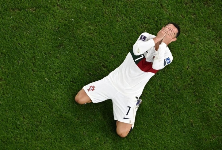 Cúi mặt rời World Cup, Ronaldo bỗng gây sốt trên toàn thế giới