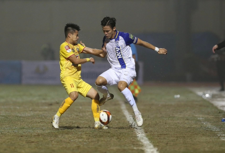 Đội trưởng Quế Ngọc Hải gây sốt với hành động 'đặc biệt' tại V-League