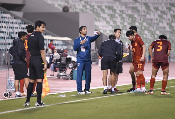 Cầm hòa nhà vô địch châu Á, HLV U23 Thái Lan 'bỏ qua' cho sai lầm của trọng tài