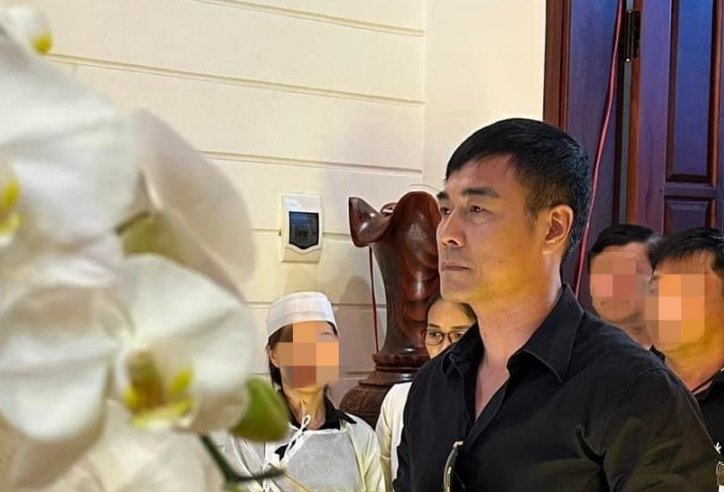 HLV Hữu Thắng thất thần trước linh cữu trợ lý Dương Minh Ninh