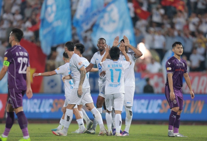Trực tiếp Nam Định 2-0 Bình Dương: Phản lưới nhà