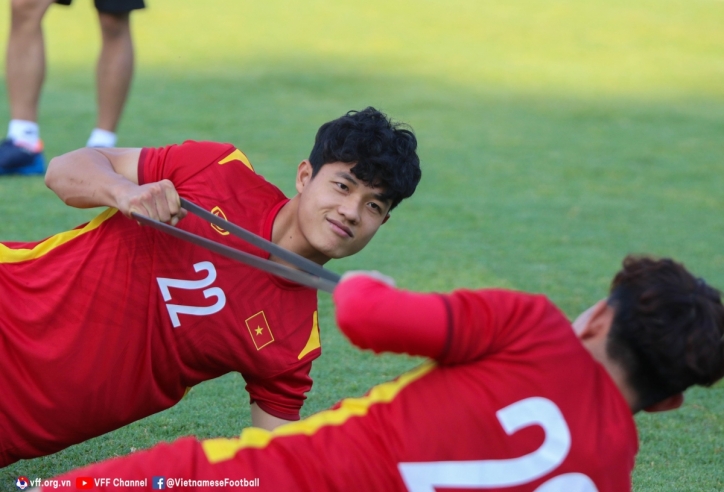 NÓNG: Xác định cầu thủ đầu tiên bị loại khỏi ĐT Việt Nam dự AFF Cup