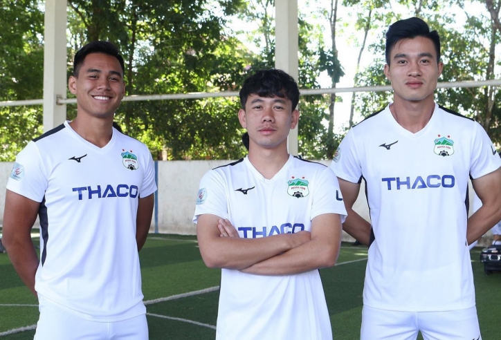 CLB V-League chốt sao Việt kiều, 'chia lửa' với tiền đạo số 1 Việt Nam