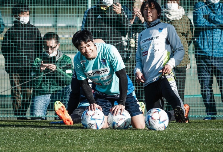 Công Phượng 'gây sốt' trong buổi tập đầu tiên cùng đội bóng Nhật Bản