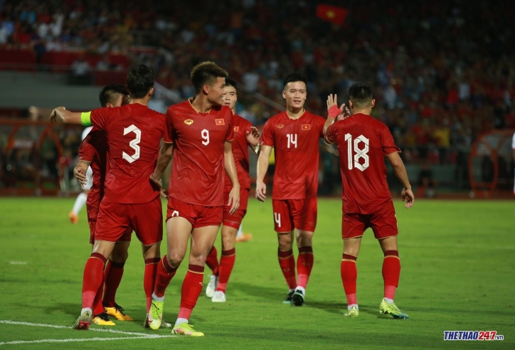 CĐV Đông Nam Á đồng loạt chê bai ĐT Việt Nam sau trận thắng Hồng Kông