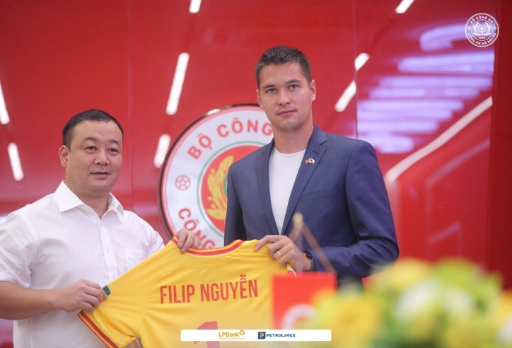 VIDEO: Ngôi sao Filip Nguyễn trong ngày ký hợp đồng với CLB CAHN