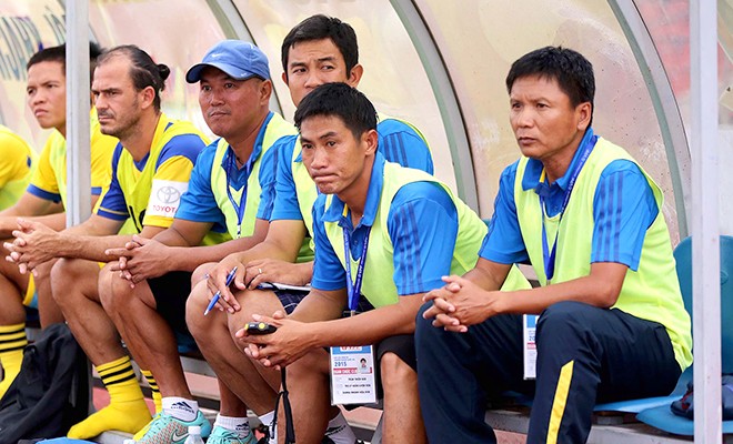Một HLV ở V-League nộp đơn từ chức