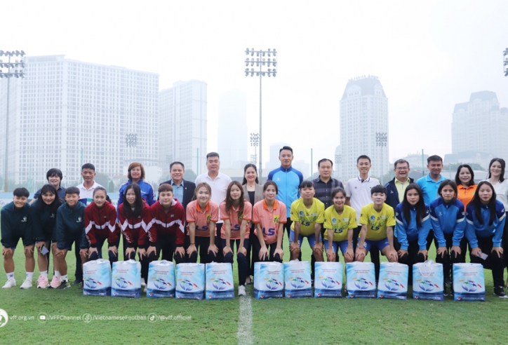 VFF tặng quà đặc biệt cho các đội bóng Việt Nam