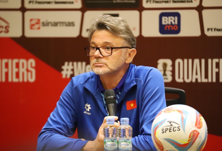 HLV Troussier: 'Chúng tôi tập hàng trăm lần để tránh quả ném biên nhưng vẫn thua'