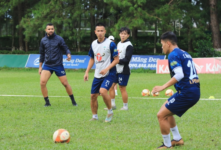 Video: HLV Brazil hướng dẫn HAGL tập bài 'độc lạ'